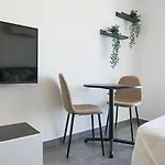 Phaedrus Living: Seaside Luxury Flat Athina 116